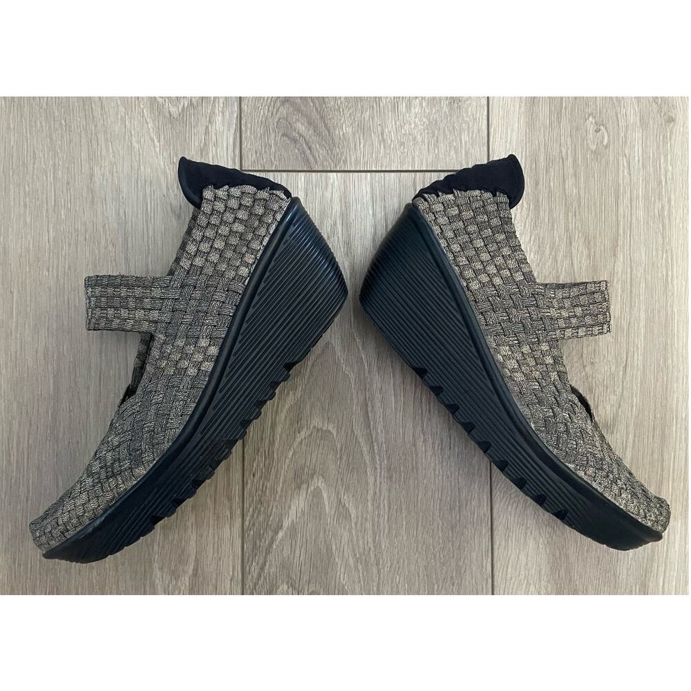 Womens Bernie Mev Lulia Metallic Gold Wedge Woven Closed Toe Sandals SZ 39 8